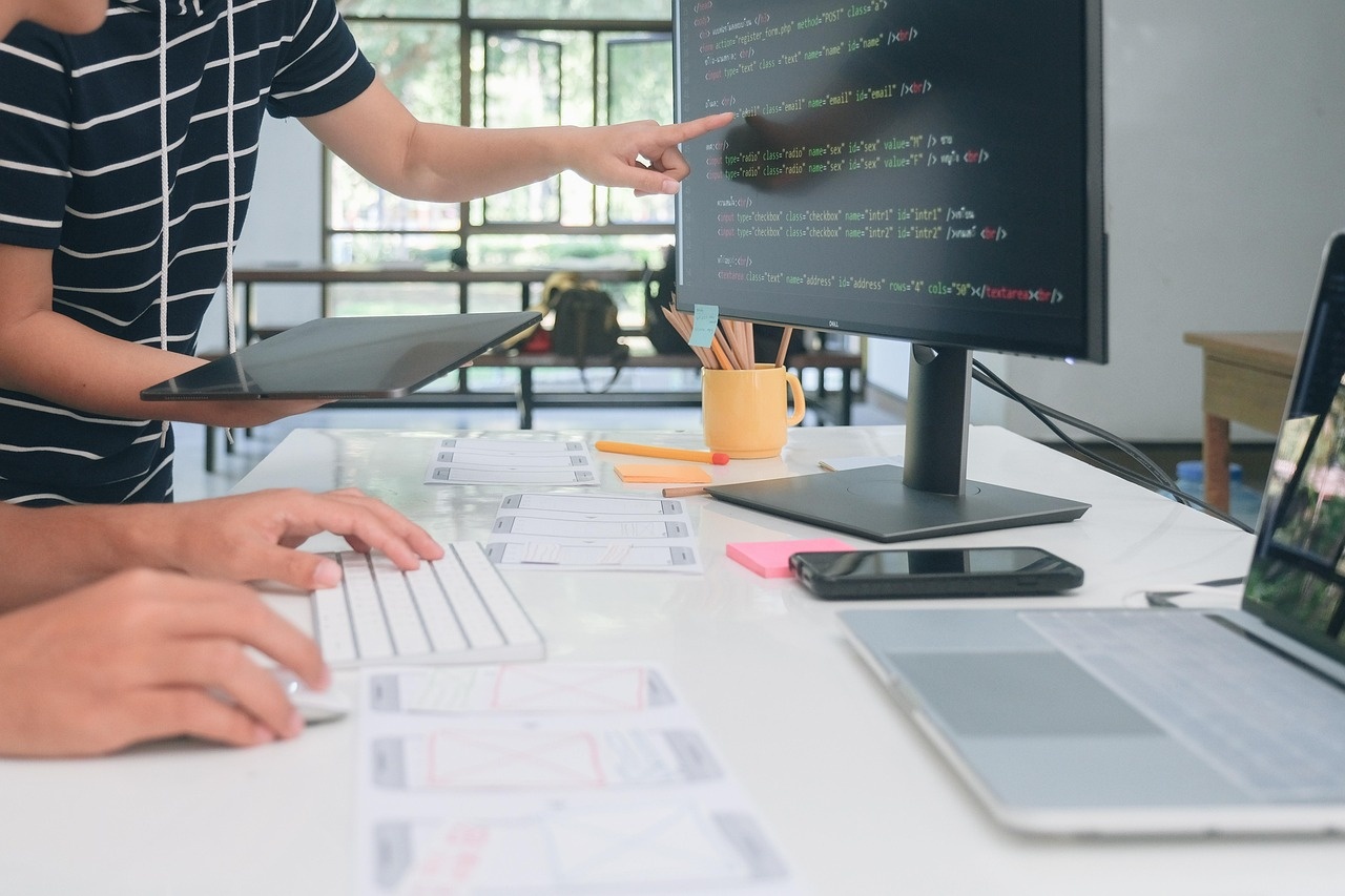 Code-Review und UI-Planung im Entwicklerteam